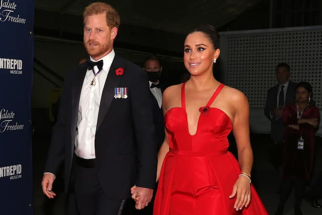 NEW YORK, NEW YORK - NOVEMBER 10: Prince Harry, Duke of Sussex and Meghan, Duchess of Sussex attend the 2021 Salute To Freedom Gala at Intrepid Sea-Air-Space Museum on November 10, 2021 in New York City. (Photo by Dia Dipasupil/Getty Images)