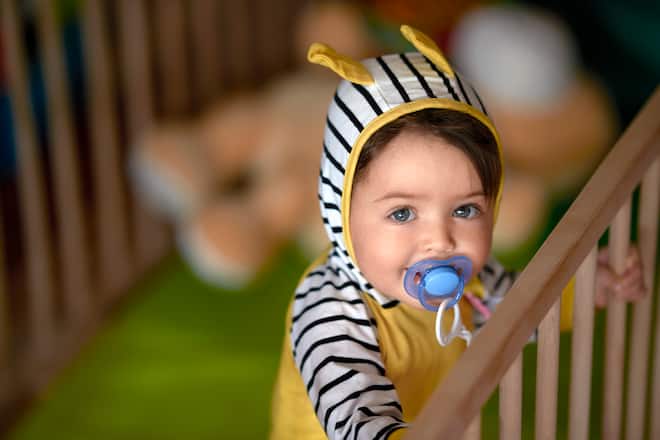 Baby Mädchen mit Nuggi