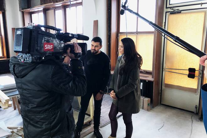 Jetzt oder NieAdam Koc zusammen mit Kiki Maeder während des Umbaus seines eigenen Restaurants2019Copyright: SRF