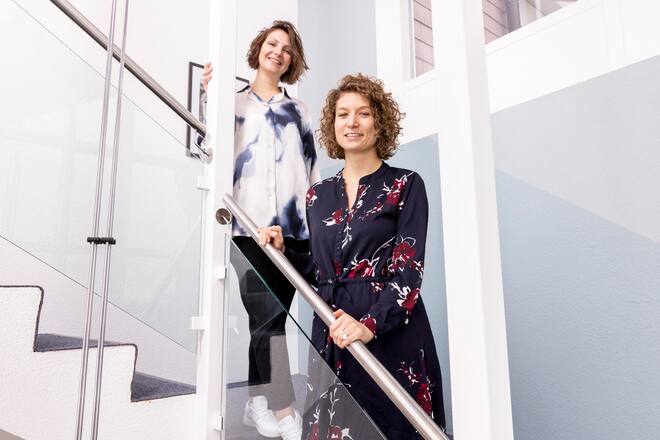 Ilona Rohner (helle Bluse) und Alexandra Signer Digi - Tal