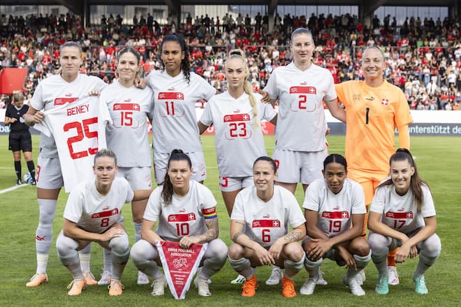 epa10728300 Starting eleven of Switzerland poses before the Women's International Friendly soccer match between Switzerland and Morocco at the Schuetzenwiese stadium in.Winterthur, Switzerland, 05 July 2023. EPA/MICHAEL BUHOLZER