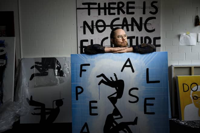 Jürg Halter in seinem Atelier in Kehrsatz BE. Rund 30 Bilder entstanden hier in den vergangenen Monaten.