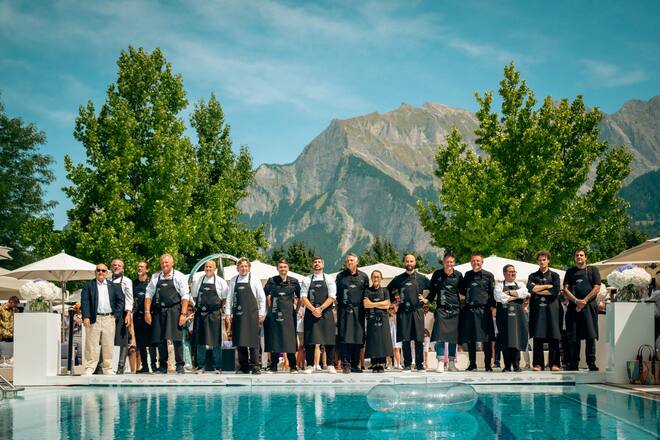 Gault&Millau Garden Party 2022 Gruppenbilder der Chefs / Köche / Köchinnen am Pool bei der Eröffnung