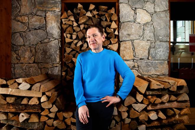 Marco Odermatt, Schweizer Skirennfahrer und Gesamtweltcupsieger 2021/2022 mit Manager Michael Schiendorfer