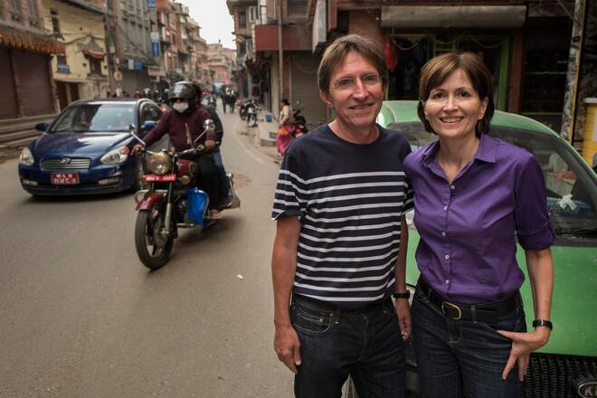 Regula Rytz und Partner Michael Jordi Nepal, 2017 (c) Dominic Nahr EINMALIGE VERWENDUNG AM 23.11.2019 Print und Online Regula Rytz mit Ehemann © Dominic Nahr