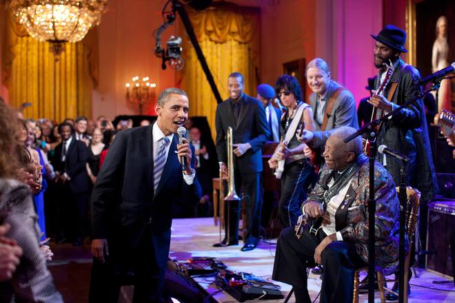 WASHINGTON, DC - FEBRUARY 21: In this handout from the White House, U.S. President Barack Obama joins B.B. King singing 'Sweet Home Chicago' during the 'In Performance at the White House: Red, White and Blues' concert in the East Room on February 21, 2012 in Washington, D.C. Participants include, from left: Troy 'Trombone Shorty' Andrews, Jeff Beck, Derek Trucks, B.B. King, and Gary Clark, Jr." (Photo by Pete Souza/The White House via Getty Images)