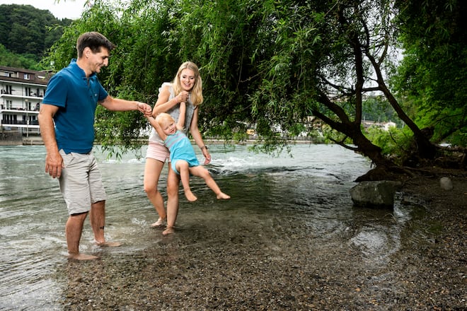 Nicole Bircher Moderatorin Landauf Landab Sat 1 Mitinhaberin Motion Production zuhause in Luzern mit Ehemann Stefan und Tochter Leina und Kater Armani Luzern 2023 Fotos: Geri Born