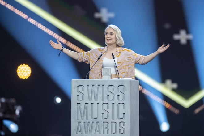 To Athena thanks for winning the, Artist Award, during the award ceremony of the Swiss Music Awards in Zug, Switzerland, May 17, 2023. (KEYSTONE/Urs Flueeler)