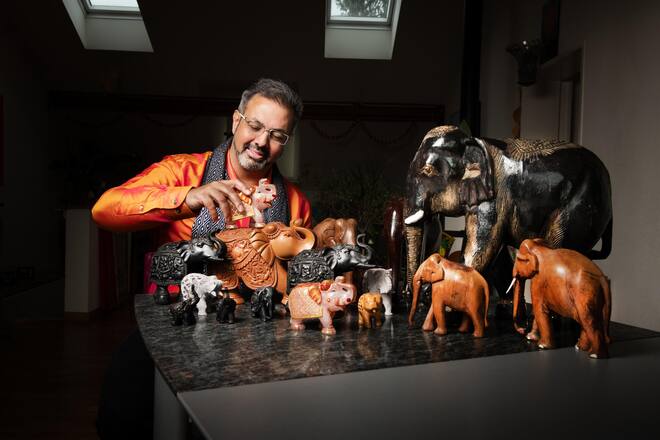 Nik Gugger, Nationalrat , EVP, zu Hause in seinem Restaurant in Winterthur, mit Ehefrau Beatrice Gugger-Josi, 9. Februar 2024