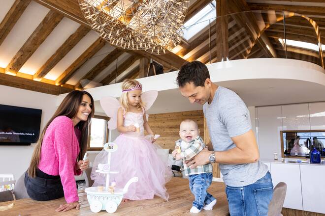 Carlo Janka + Jennifer Janka ,Ellie (3), Lio (6 Monate) H&M Claudia Röhner