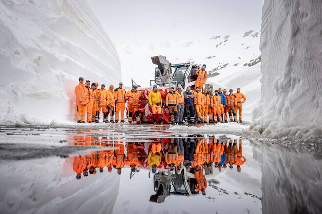 Arbeiten Passöffnung Gotthardpass. Werner Gnos und Team. 24.05.2024 ©David Birri Reportage am Gotthardpass.Â