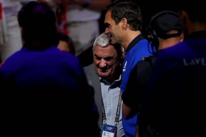 23.09.2022; London; Tennis - Laver Cup 2022; Roger Federer (SUI) mit seinem Vater Robert (MB Media/freshfocus)