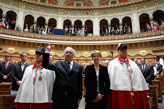 The two newly elected members of the Swiss Federal Council Johann Schneider-Ammann, 2nd left, of the Swiss Liberal Free Democratic Party (FDP) and Simonetta Sommaruga, 2nd right, of the Swiss Social Democratic Party (SPS) are sworn in after the results of the election process of the new Ministers during the autumn Parliament Session in Bern, Switzerland, September 22, 2010. (KEYSTONE/REUTERS POOL/Ruben Sprich)