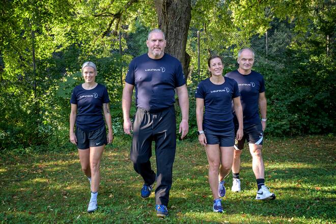 Laureus Spotegration Anlass in Bern. Die Laureus Botschafter helfen am Flüchtlings-Integrationsprogramm mit und machen mit den Migranten Sport. Fussballerin Lara Dickenmann, Schwinger Chtistian Stucki, Triathletin Nicola Spirig und Fussballer Stephane Chapuisat. Bild © Remo Naegeli