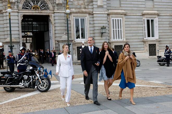Spanish King Felipe VI , Queen Letizia Ortiz , Princess of Asturias Leonor de Borbon Infant Sofia de Borbon in Plaza Oriente, 31 October 2023. Zuzuordnender Autorenvermerk: OHWOW Copyright: OHWOW Medien GmbH â www.ohwow.de Kontakt: info@ohwow.de Telefon: +49 (0)30 516958590