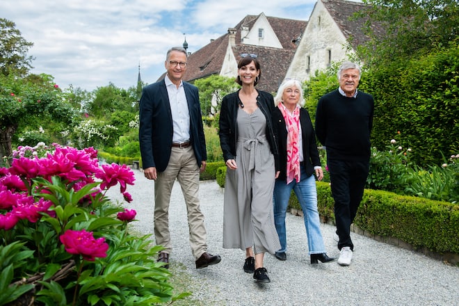 SI-STAMMTISCH in der Kartause Ittigen TG, mit Werner de Schepper, Moderation, Armin Landerer, CEO DEAR Foundation-Solidarité Suisse, Hausi Leutenegger, Schweizer Unternehmer, Anita Buri, Moderatorin und Johanna Soliva, SI-Leserin am 31. Mai 2022, 8532 Warth TG