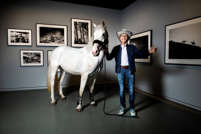 Hannes Schmid, Schweizer Fotograf und Fotokünstler, IPFO Vernissage Mythos & Ethos der Ausstellung von Hannes Schmid, 9. Juni 2022, Olten SO