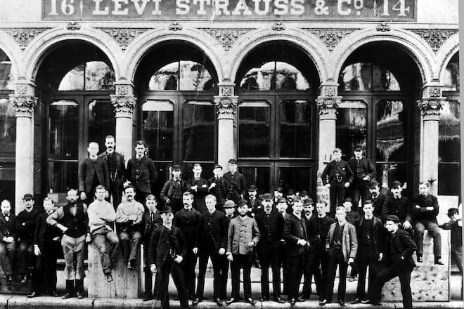 (Eingeschränkte Rechte für bestimmte redaktionelle Kunden in Deutschland. Limited rights for specific editorial clients in Germany.) Textilindustrie: Herstellung von Levi Strauss Jeansdas Versandhaus in San Francisco- 1882 (Photo by ullstein bild/ullstein bild via Getty Images)