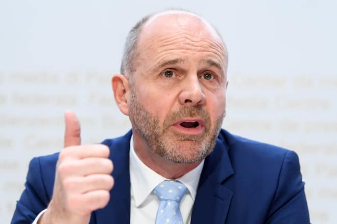 SVP-Nationalrat Thomas Hurter, spricht wahrend einer Medienkonferenz zu Staus, Schikanen und hoeheren Abgaben im Strassenverkehr, am Freitag, 3. Mai 2019 im Medienzentrum Bundeshaus in Bern. (KEYSTONE/Anthony Anex)