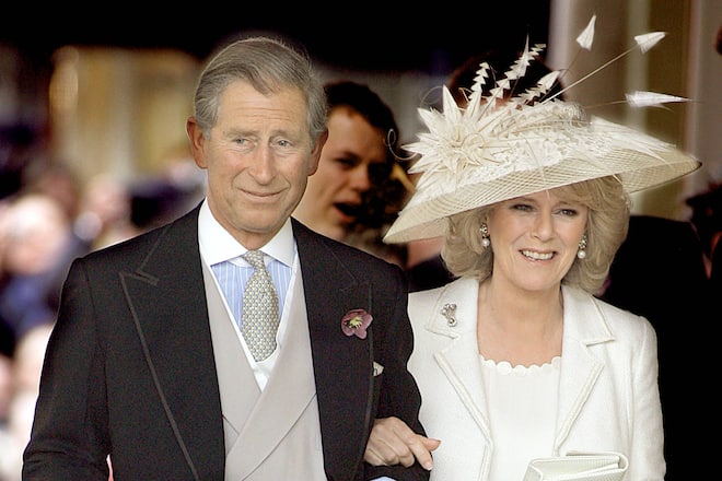 Prinz Charles von Wales (GBR) und seine glückliche Braut Camilla Parker Bowles (GBR/Herzogin von Cornwall) anlässlich ihrer gemeinsamen Hochzeit in Windsor - PUBLICATIONxINxGERxSUIxAUTxHUNxONLY (lon2005040910)Prinz Charles from Wales GBR and his Happy Bride Camilla Parker Bowles GBR Duchess from Cornwall during their common Wedding in Windsor PUBLICATIONxINxGERxSUIxAUTxHUNxONLY lon2005040910