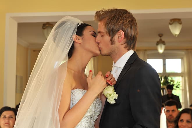 Folge 5045 GZSZ Gute Zeiten schlechte Zeiten Ayla Philip Hochzeit Sila Sahin Jörn Schlönvoigt