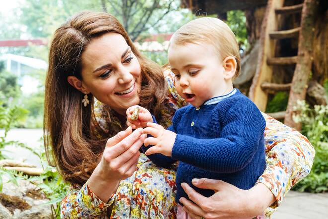 The Duke and Duchess of Cambridge, Prince George, Princess Charlotte and Prince Louis visit the Adam White and Andree Davies co-designed 'Back to Nature' garden during build week ahead of the RHS Chelsea Flower Show, London, UK, on the 19th May 2019.//GEORGEROGERS_1730.2594/1905200819/Credit: Georges Rogers/SIPA/1905200820