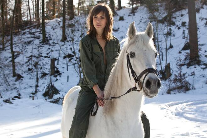 Ronja Furrer Shooting mit Schwester Fiona, Pferd und Hund