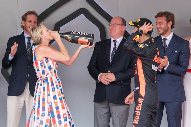 Charlène von Monaco gönnt sich ein Schlückchen