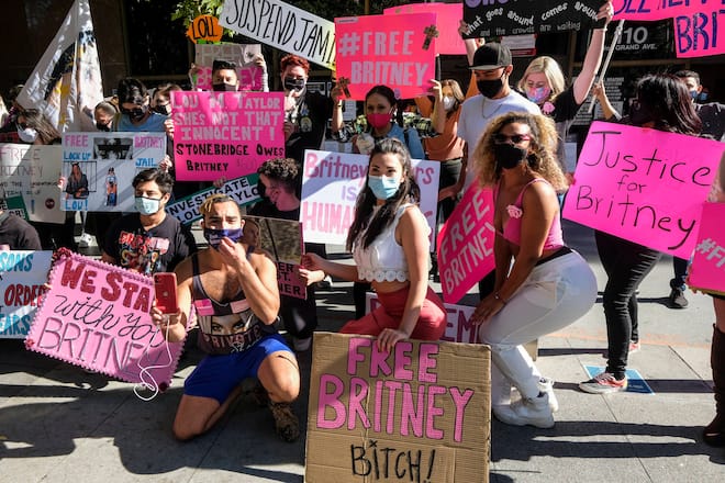 November 10, 2020, Los Angeles, California, USA: Supporters of Britney Spears take part in protest oe FreeBritney outside Stanley Mosk Courthouse on Nov. 10, 2020 in Los Angeles. Los Angeles USA - ZUMAc68_ 20201110_zaf_c68_003 Copyright: xRingoxChiux