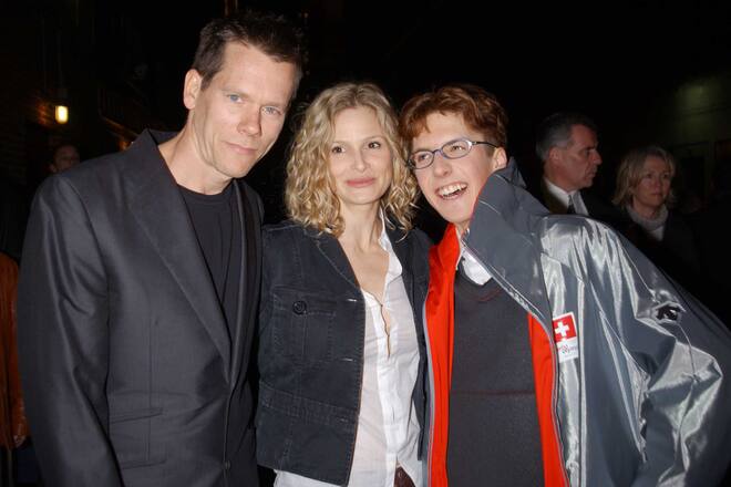 401365 12: (ITALY OUT) (L to R) Actor Kevin Bacon, his wife Kyra Sedgwick and Swiss gold medalist in ski jumping Simon Ammann pose for a photograph after leaving the set of the David Letterman show February 20, 2002 in New York City. (Photo by Arnaldo Magnani/Getty Images)