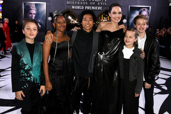 LOS ANGELES, CALIFORNIA - SEPTEMBER 30: (L-R) Knox Leon Jolie-Pitt, Zahara Marley Jolie-Pitt, Pax Thien Jolie-Pitt, Angelina Pitt, Vivienne Marcheline Jolie-Pitt and Shiloh Nouvel Jolie-Pitt arrive at the premiere of Disney's "Maleficent: Mistress Of Evil" at the El Capitan Theatre on September 30, 2019 in Los Angeles, California. (Photo by Kevin Winter/Getty Images)