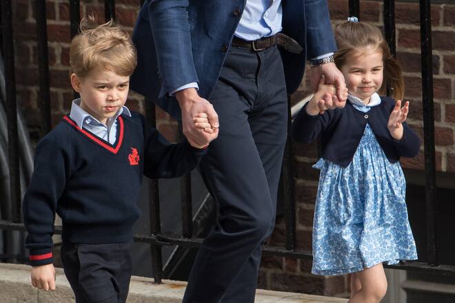 LONDON, ENGLAND - APRIL 23: Prince William, Duke of Cambridge arrives with Prince George and Princess Charlotte at the Lindo Wing after Catherine, Duchess of Cambridge gave birth to their son at St Mary's Hospital on April 23, 2018 in London, England. The Duchess safely delivered a boy at 11:01 am, weighing 8lbs 7oz, who will be fifth in line to the throne.. (Photo by Samir Hussein/WireImage)