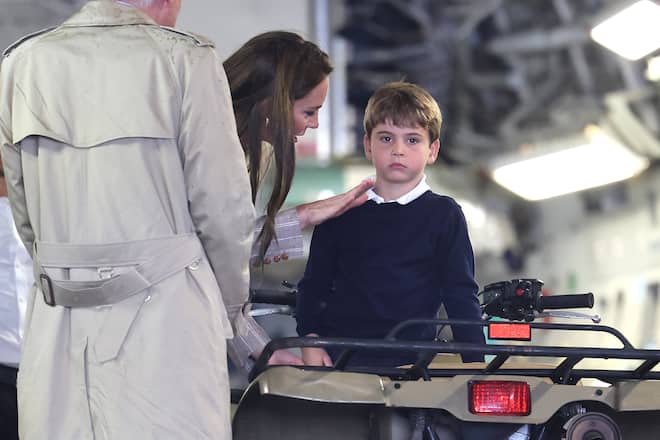 . 14/07/2023. Fairford, United Kingdom. Prince William and Kate Middleton and their children Prince George, Princess Charlotte and Prince Louis, during a visit to the Air Tattoo at RAF Fairford, United Kingdom. PUBLICATIONxINxGERxSUIxAUTxHUNxONLY xPoolx/xi-Imagesx IIM-24575-0105