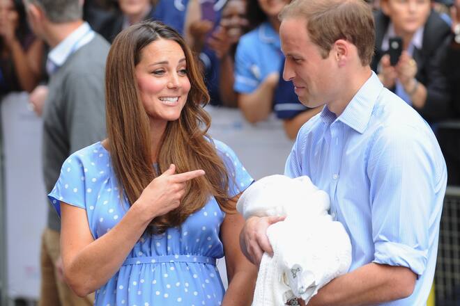 LONDON, ENGLAND - JULY 23: Catherine, Duchess of Cambridge and Prince William, Duke of Cambridge depart The Lindo Wing with their newborn son at St Mary's Hospital on July 23, 2013 in London, England. The Duchess of Cambridge yesterday gave birth to a boy at 16.24 BST and weighing 8lb 6oz, with Prince William at her side. The baby, as yet unnamed, is third in line to the throne and becomes the Prince of Cambridge. (Photo by Ferdaus Shamim/WireImage)