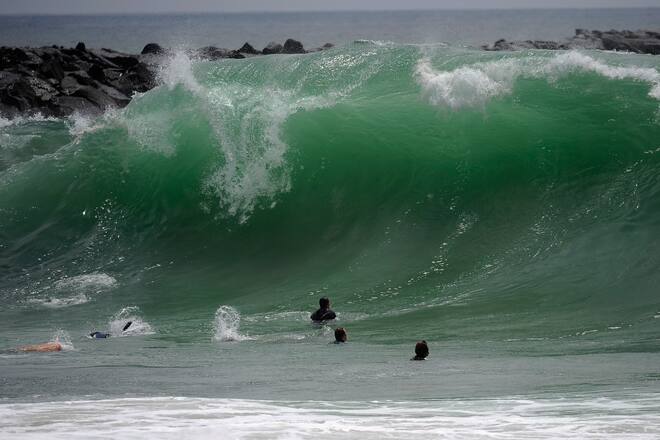 23.05.2011_Surfer mit Riesenwelle