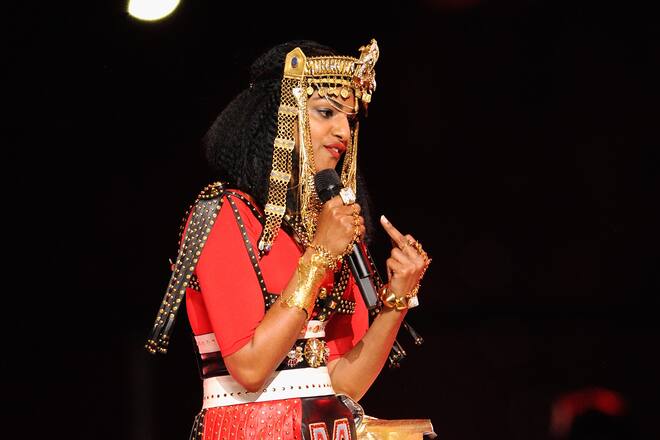 Mia, Super Bowl 2012