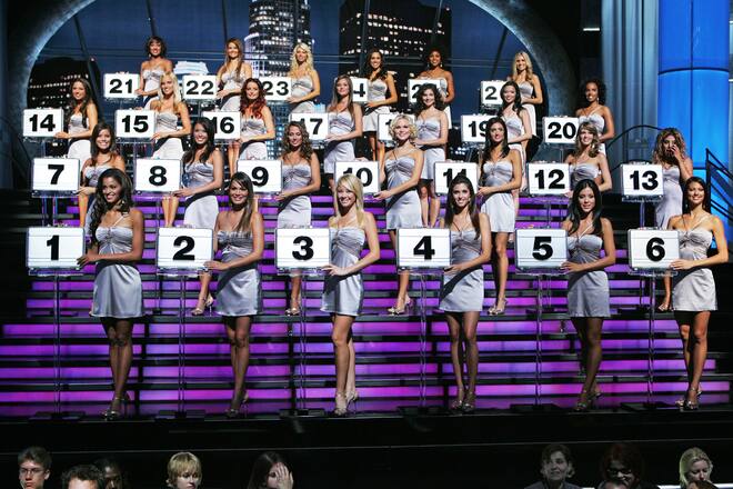 Claudia Jordan als Moneygirl mit dem Koffer Nummer 1