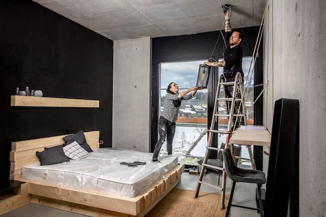 Marc und Brigitte Trauffer auf der Baustelle der Trauffer Erlebniswelten, Hofstetten BE, SI 08/2022