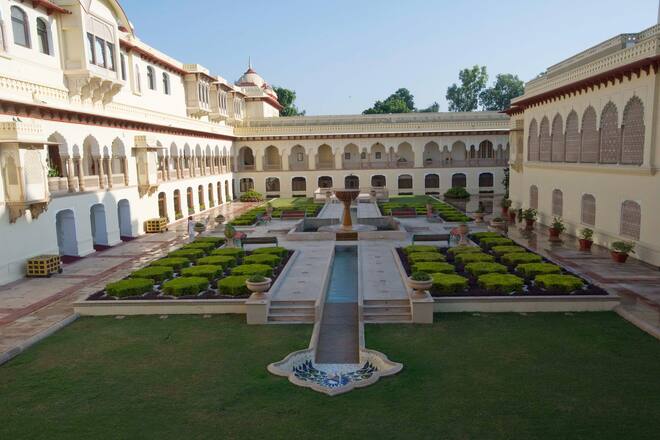 20.10.2010 Bild des Tages Jaipur Indien Hotel von Katy Perry Russell Brand