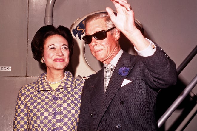 King Edward VIII with Wallis Simpson King Edward VIII, later Duke of Windsor 1894-1972, king from 20 January to 11 December 1936 ,pictured with his wife Wallis Simpson 1896-1986 on board a boat waving Date: circa 1960s PUBLICATIONxNOTxINxUKxFRAxBELxNEDxITAxDENxNORxSWExPOLxJPNxKORxTPE Copyright: CopyrightxcGeminix2023.xCredit:xGemini 10703233