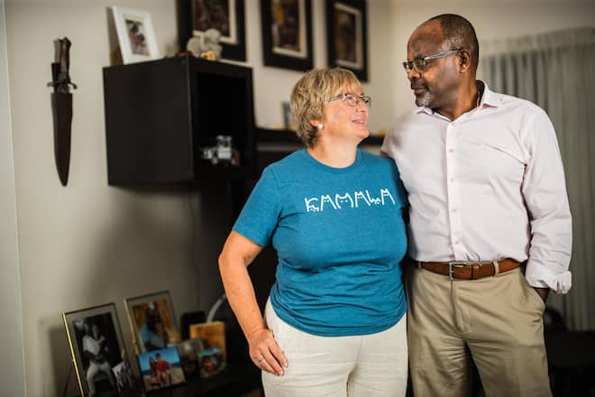 Foto: Stefan Bohrer, Miami, 8.10.24: Neisa Bass und ihr Mann Alix Gauchier wählen Harris.