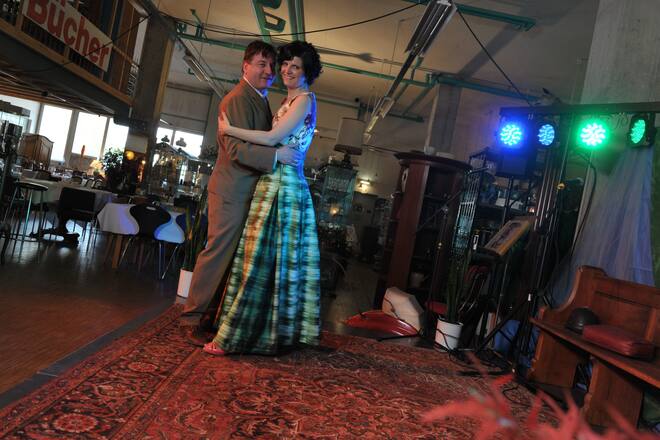 Beat Schlatter und Mirjam Fischer sind seit 8. April verheiratet. Für das Fest im Brockenhaus ...