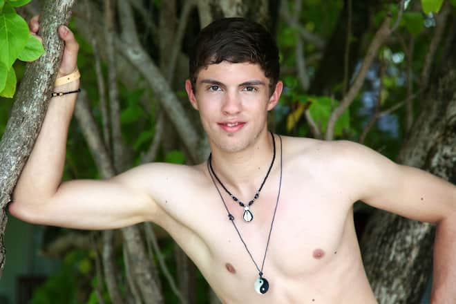 Joey Heindle oben ohne Badehose Brust fast nackt Malediven