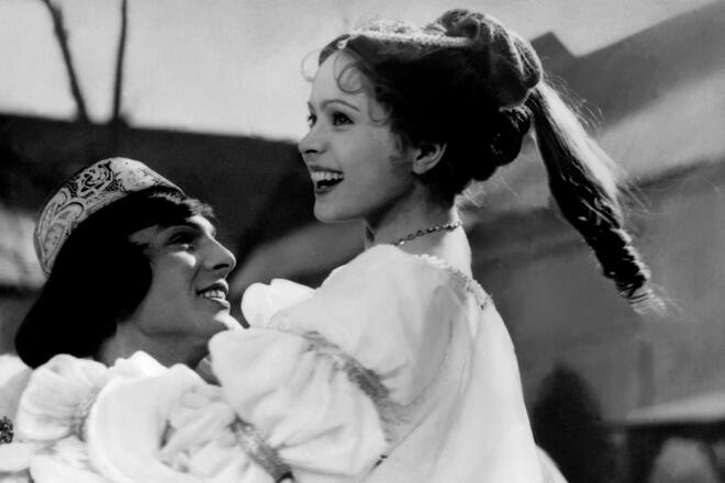 Drei Haselnuesse fuer AschenbroedelDREI HASELNÃÃSSE FÃÃR ASCHENBRÃÃDELTri Orisky pro PopelkaTschechoslowakei 1973 - Vaåà clav VorlicekPAVEL TRAVNICEK - PrinzLIBUSE SAFRANKOVA - Popelka, Cinderella, Aschenbrædel Box||rights=ED