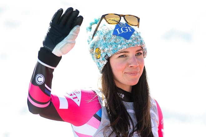 Tina Weirather hat für ihren «Podcast am Pistenrand» das Outfit getauscht.