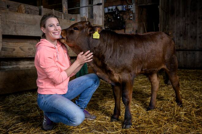 Die 4 fache Schwingerkoenigin Sonia Kaelin ist die neue Schiedsrichterin in der TV Jassendung Donnschtig Jass. Bild © Remo Naegeli