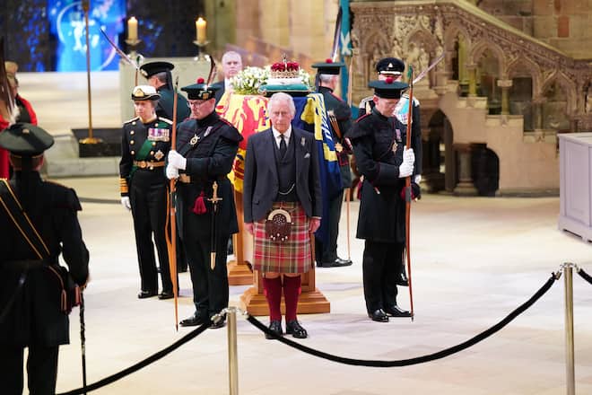 König Charles III., Prinzessin Anne, Prinz Andrew, Prinz Edward, Queen Mahnwache