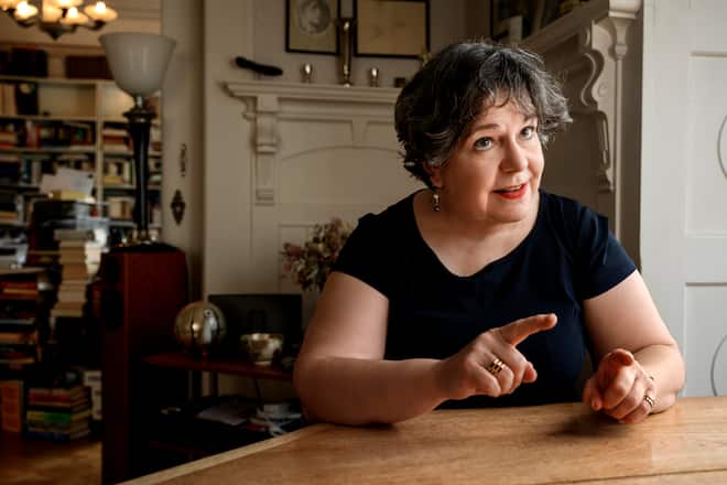 Elisabeth Bronfen, Kulturwissenschaftlerin, Interview der Woche, zu Hause, Zuerich, 2024, Fotos: Geri Born