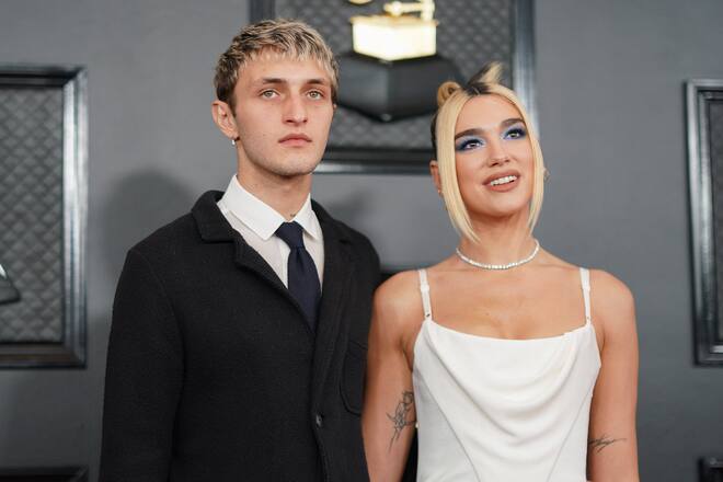Anwar Hadid und Dua Lipa bei der Ankunft zur Verleihung der GRAMMY Awards am 26.01.2020 in Los Angeles GRAMMY Awards 2020 Verleihung in Los Angeles *** Anwar Hadid and Dua Lipa on arrival for the GRAMMY Awards ceremony on 26 01 2020 in Los Angeles GRAMMY Awards 2020 ceremony in Los Angeles PUBLICATIONxINxGERxSUIxAUTxONLY