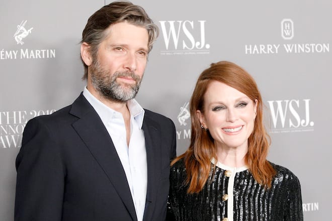 NEW YORK, NEW YORK - NOVEMBER 06: Bart Freundlich and Julianne Moore attend the WSJ. Magazine 2019 Innovator Awards sponsored by Harry Winston and Rémy Martinat MOMA on November 06, 2019 in New York City. (Photo by Lars Niki/Getty Images for WSJ. Magazine Innovators Awards )